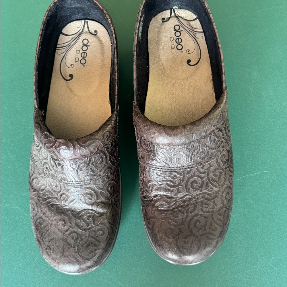 Abeo orthodox Brown Embossed Clogs 9 narrow slip resistant leather